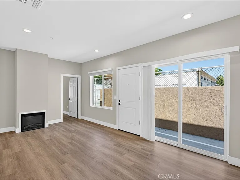8412 Burnet Ave — Photo 10