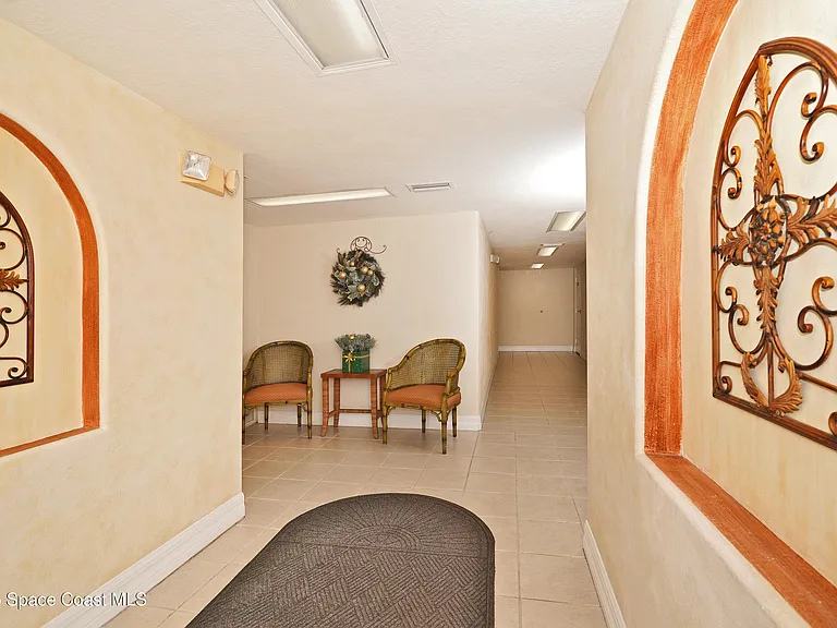 8922 Laguna Ln #201 — Photo 3
