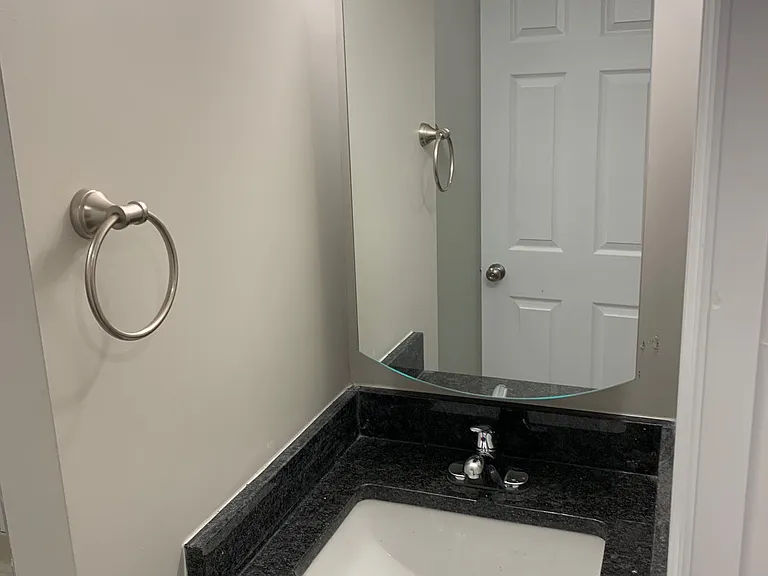 638 Catharine St #3 — Photo 19