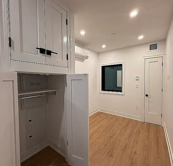 307 W 39th St #B3 — Photo 8