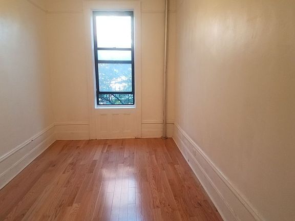 4th image of 201 W 107th St APT 8