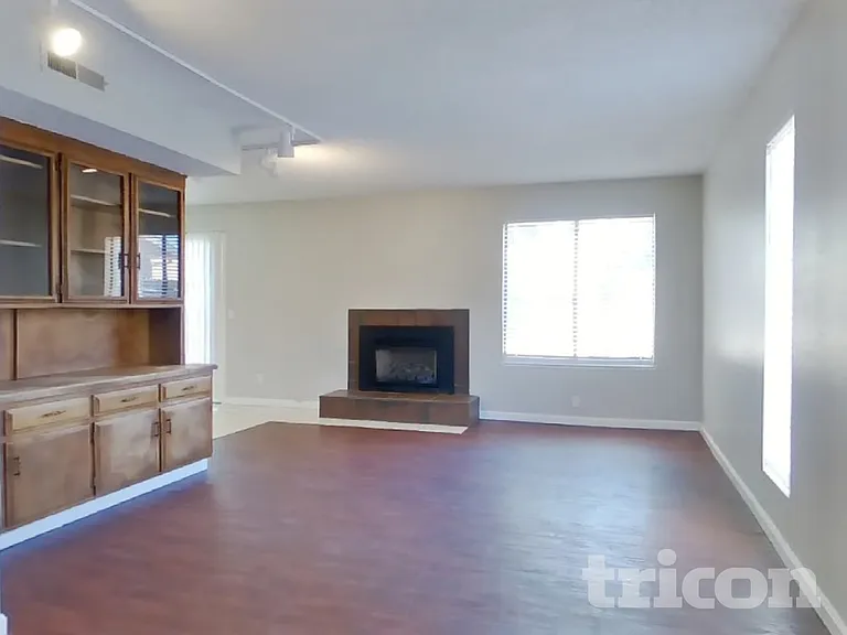 1109 Nadene Dr — Photo 3