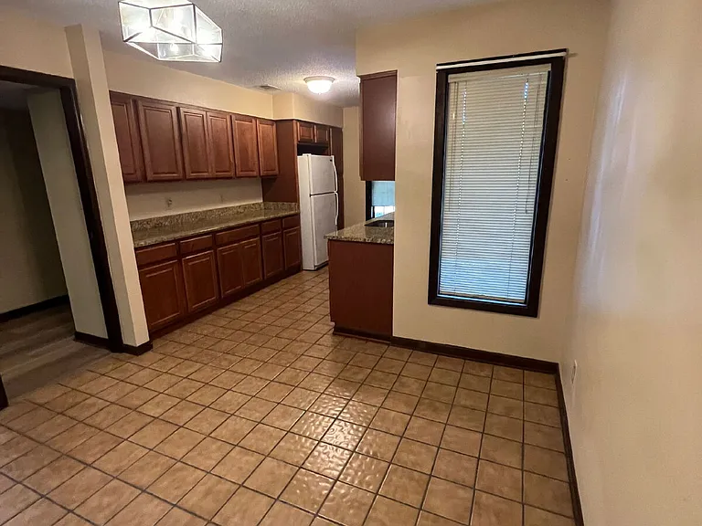 2094 Shangri La Ln — Photo 18