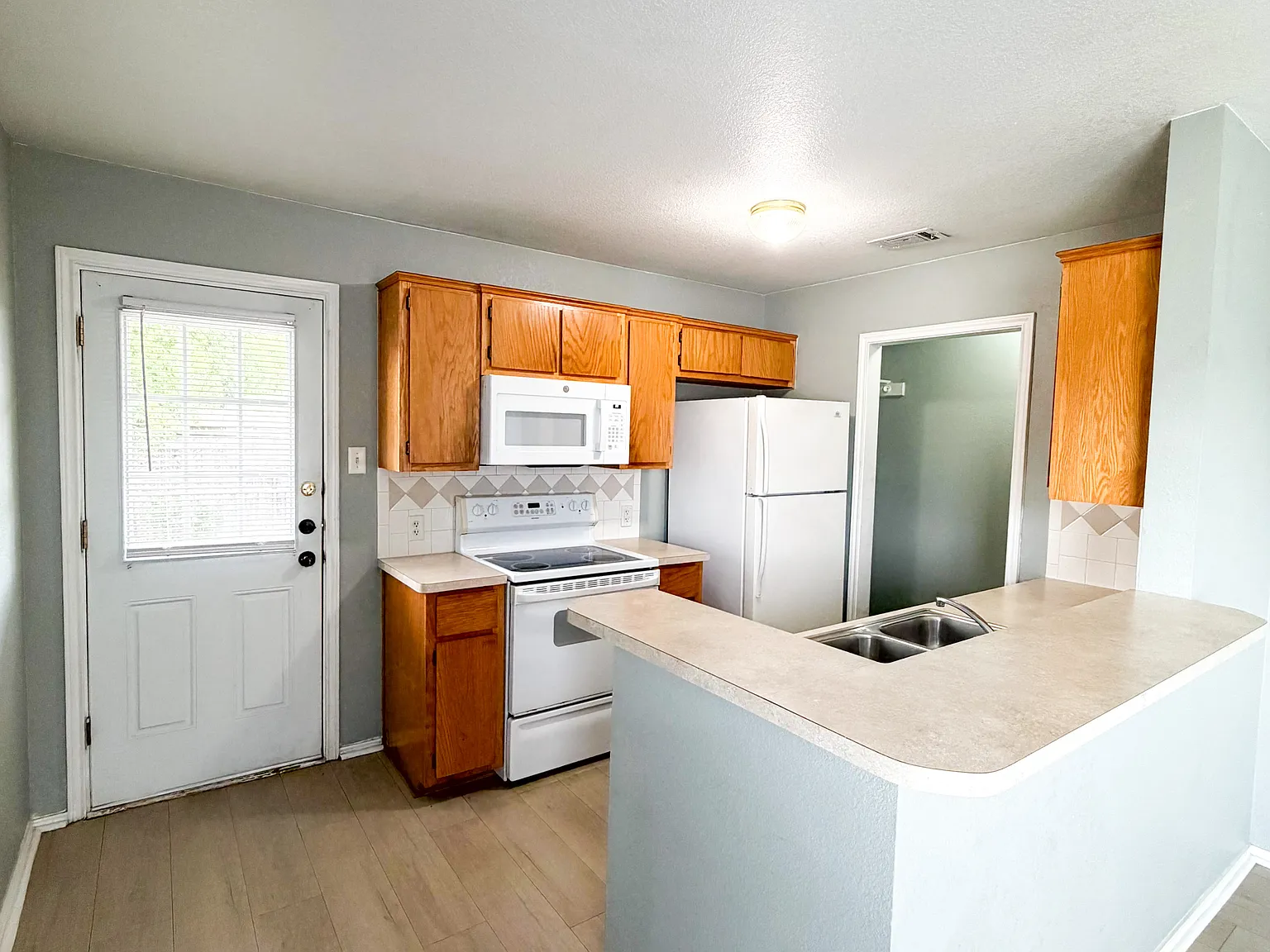 3 bed, 2.5 bath, 1301 sqft, $945 — Photo 4