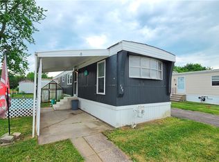 185 Laurelwood Dr, Lockport, NY 14094