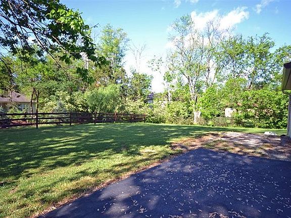 3rd image of 775 Diane Dr