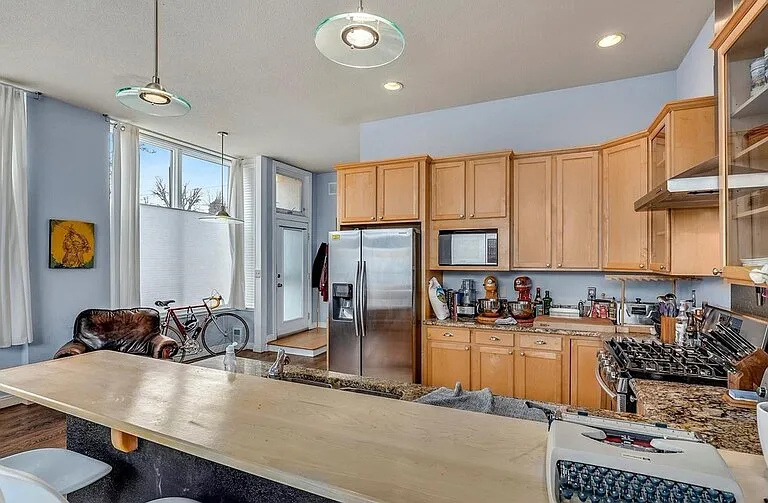 2902 Irving St — Photo 5