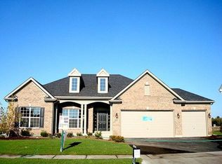 160 Winding Hill Dr, Elgin, IL 60124