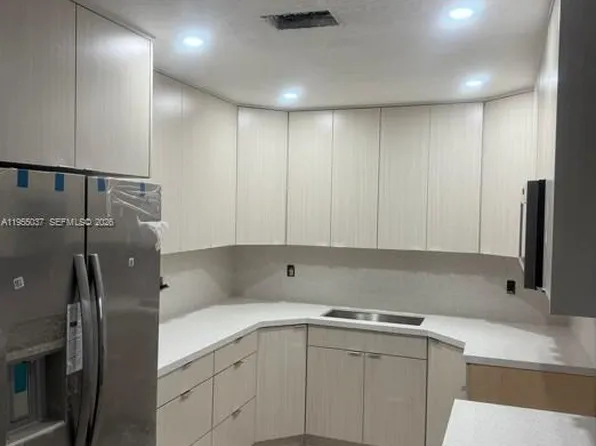 3021 W 76th St #C-201, Hialeah, FL 33018