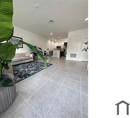2 bed, 1050 sqft, $1,600 — Photo 3
