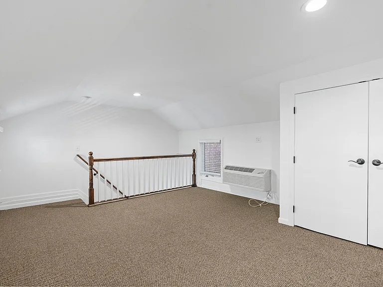 54 W Somerset St #REAR — Photo 9