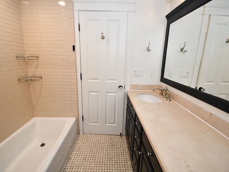 409 S Gertruda Ave — Photo 53