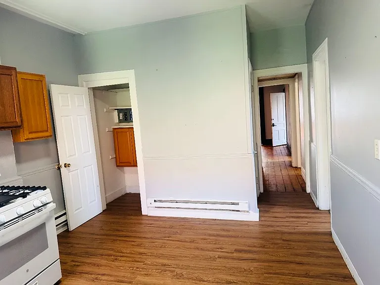 3275 6th Ave — Photo 2