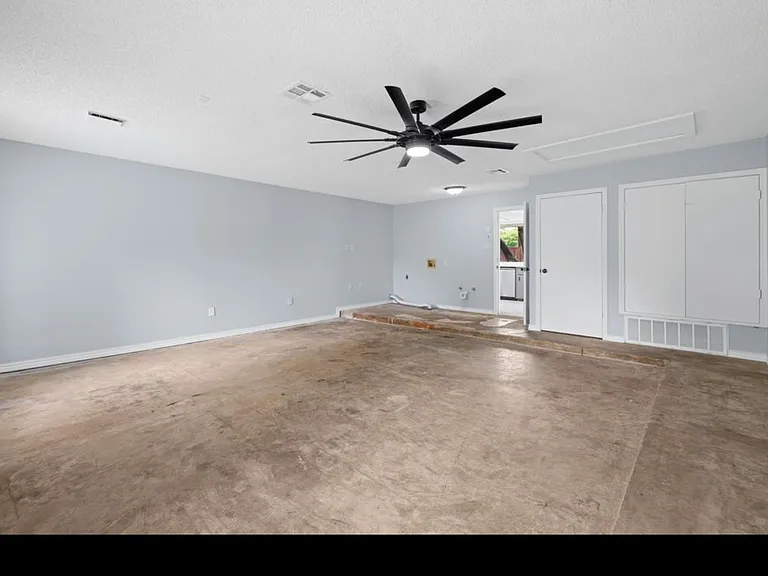 9201 Robins Nest Ln — Photo 3