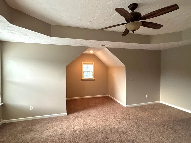 Master Bedroom (Upstairs)