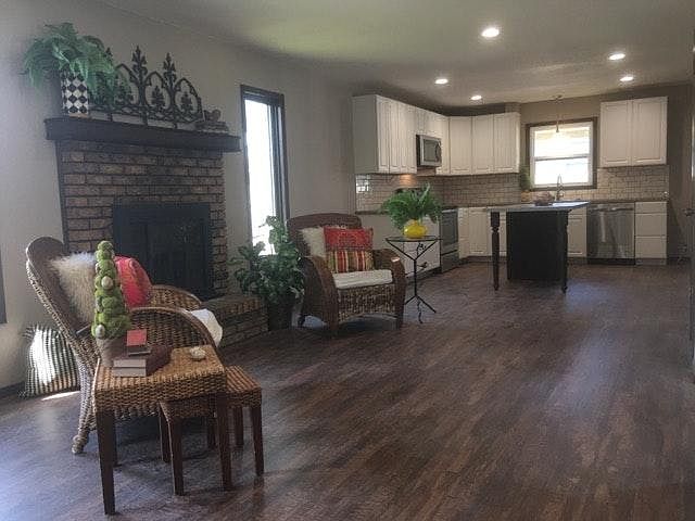 2nd image of 1211 N Sunset Dr