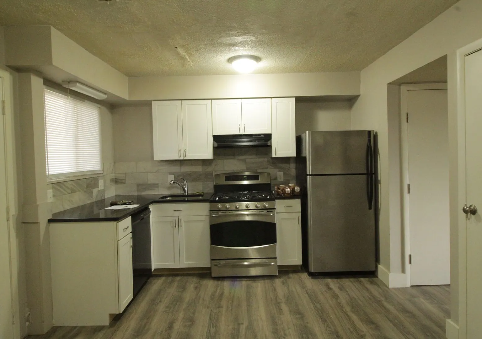 218-222 Hinkle (EEL) — Photo 1