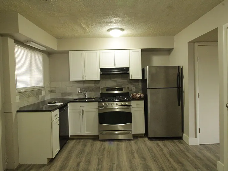 218-222 Hinkle Ave — Photo 1