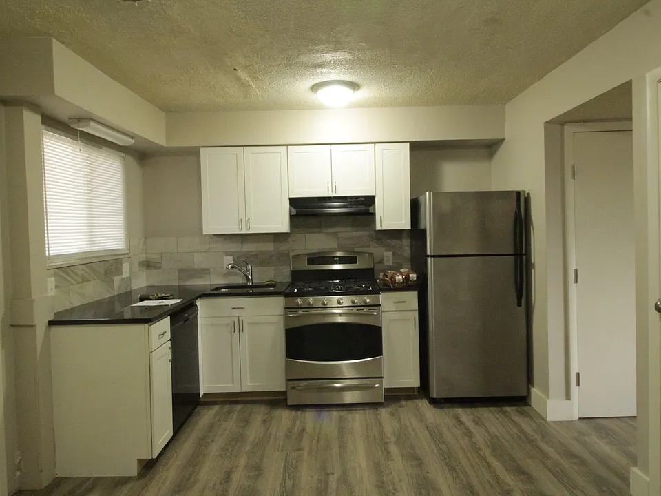 218-222 Hinkle Ave