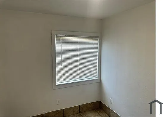 5106 Bancroft Ave #2 — Photo 2