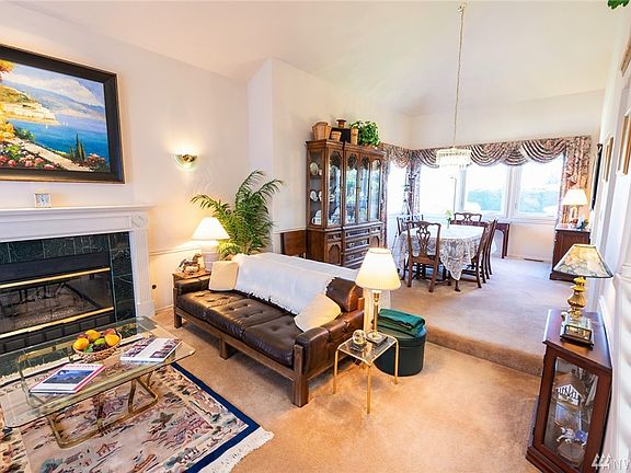 5th image of 2225 Overview Dr NE