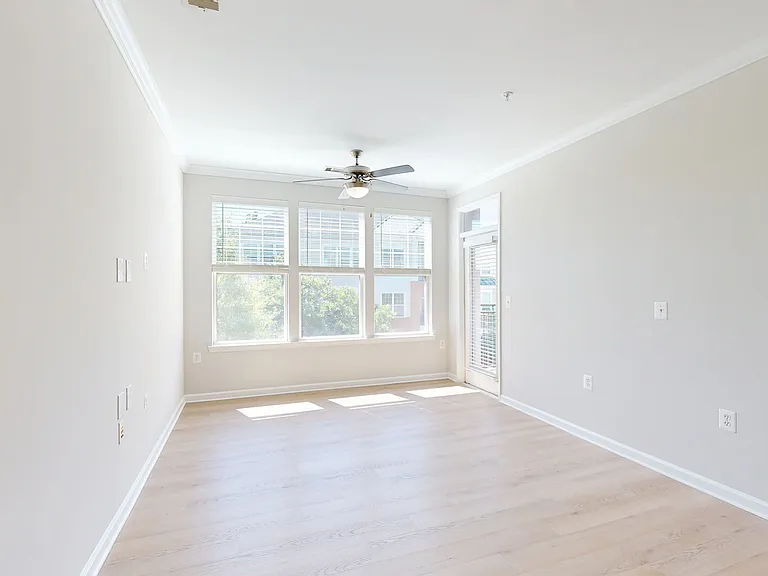 Signal Hill Apartment Homes — Photo 94