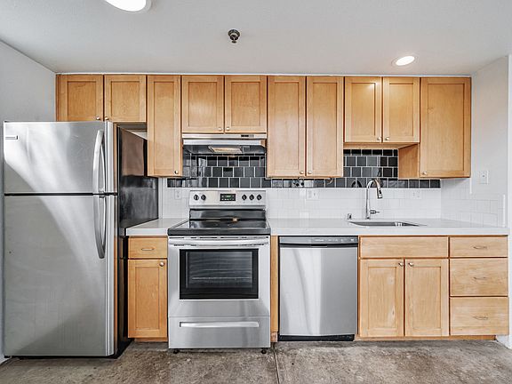5th image of 8 Bernice St Unit 201