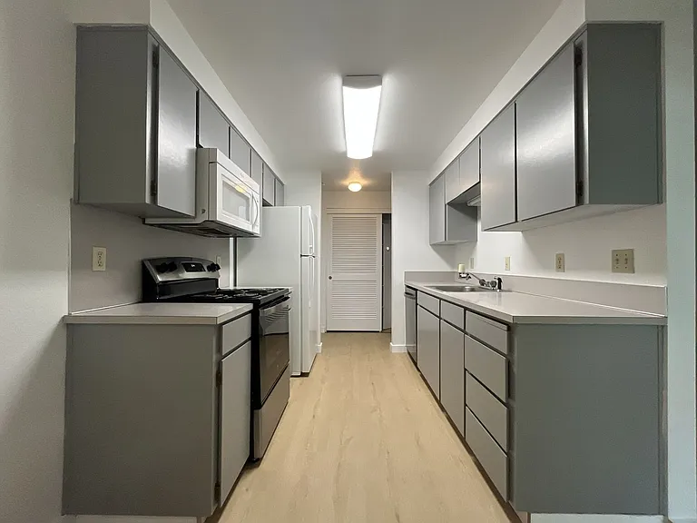4634 SW Vermont St #4 — Photo 3