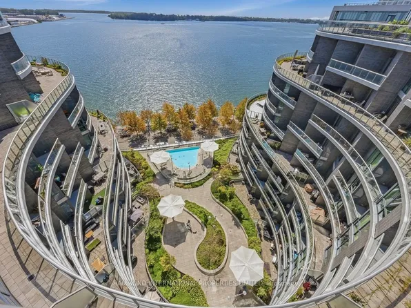 1 Edgewater Dr Space H10, Toronto, ON M5A 0L1