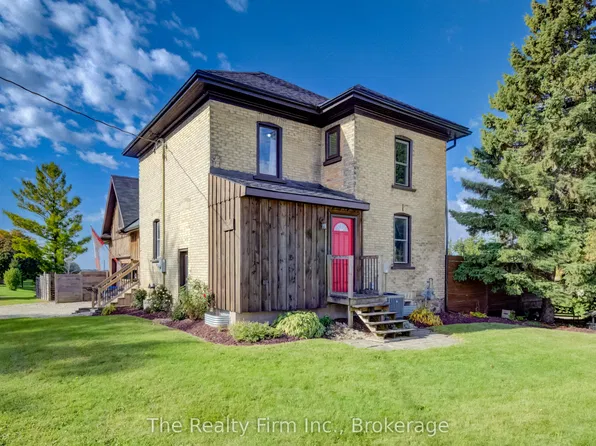 27 Mill St W, Perth East, ON N0K 1M0