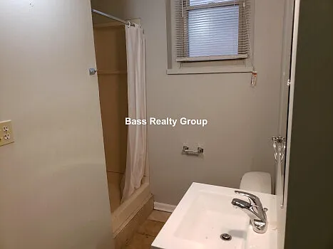 Studio, 1.0 bath, $975 — Photo 4