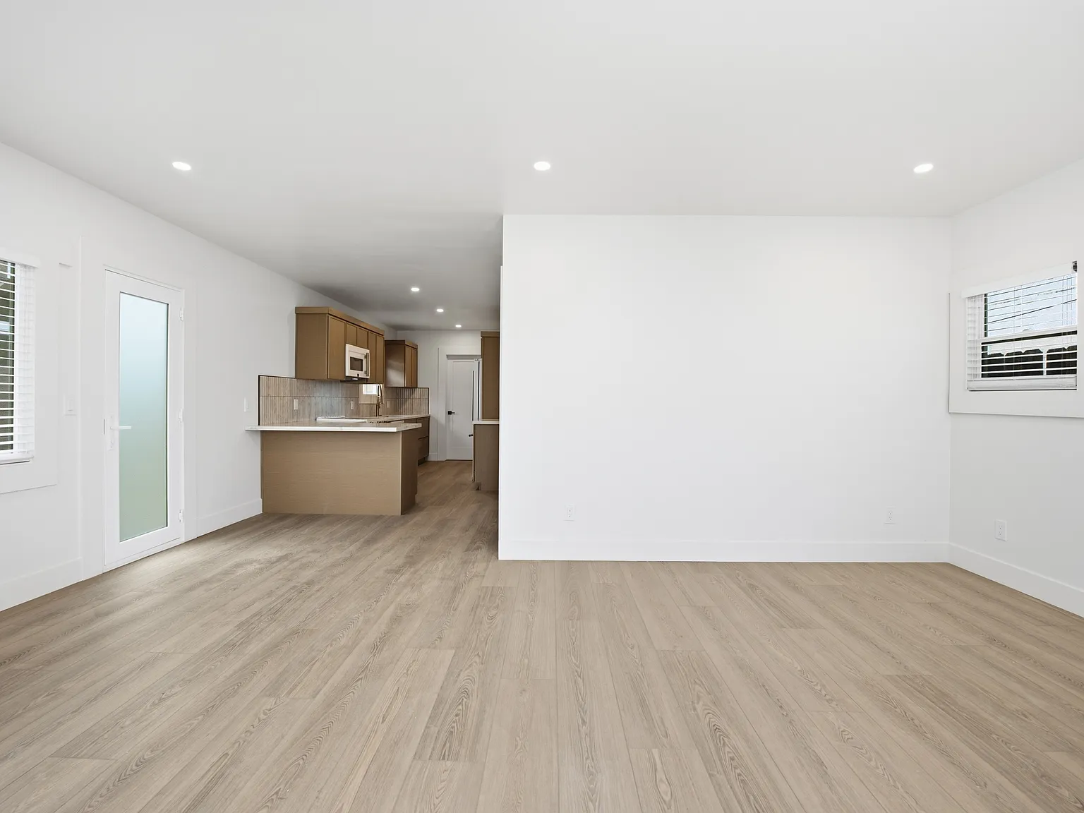 2 bed, 900 sqft, $4,100 — Photo 4