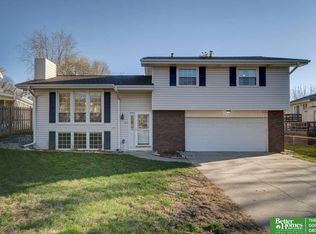 15111 Wycliffe Dr, Omaha, NE 68154