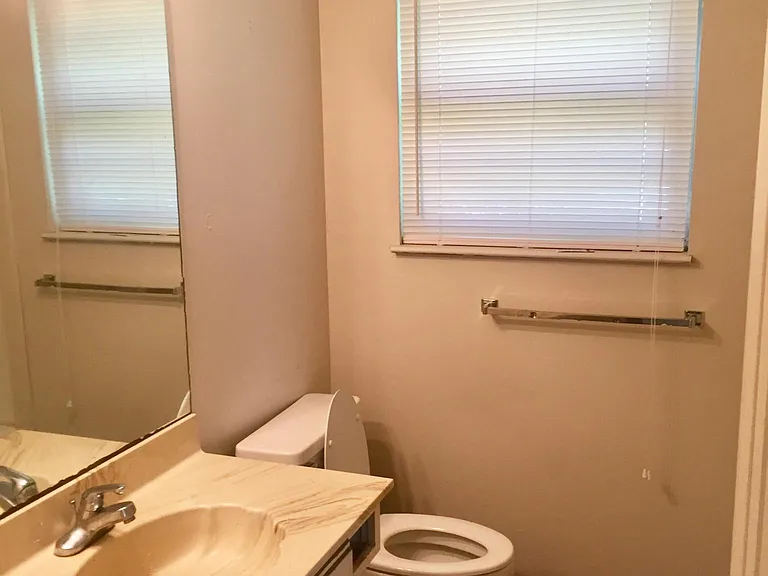 1808 Parkwood Ln #11 — Photo 1