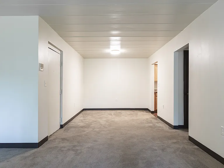 Highland Manor Apartments — Photo 6