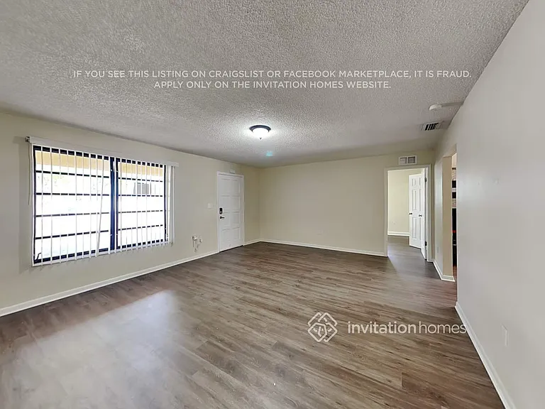1904 SW 96th Ave — Photo 3
