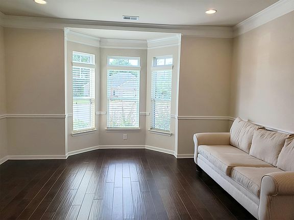 5th image of 520 E Czardas Way