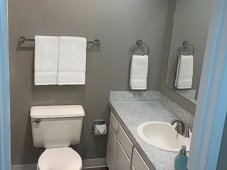 Burien Manor — Photo 11