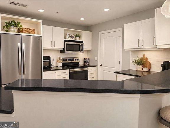 4th image of 390 17th St NW Unit 3062