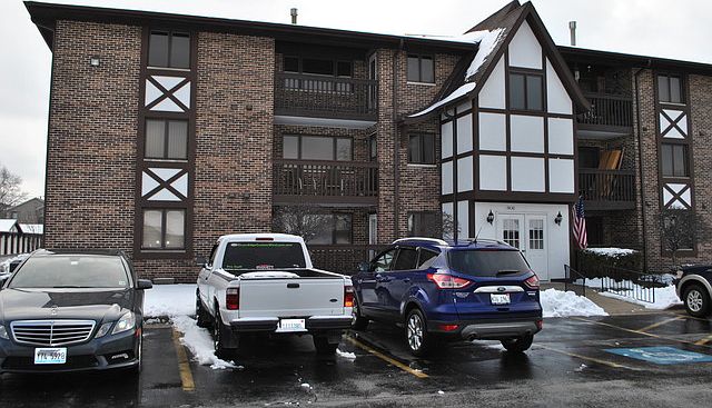 1st image of 5630 W 103rd St APT 306