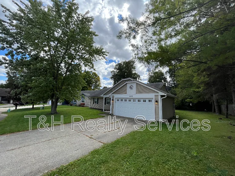 6528 Adamson Ct — Photo 2