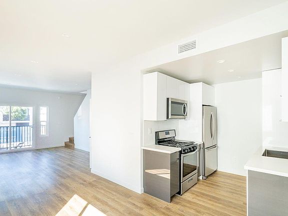 3rd image of 6120 Eleanor Ave
