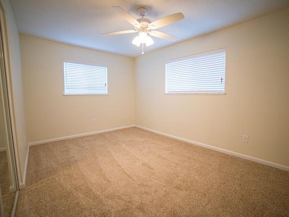 4th image of 4010 Oak St #G1