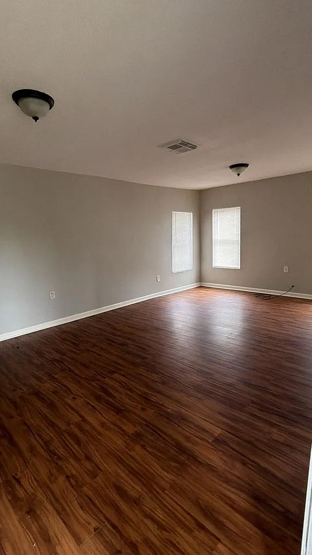Property under renovations! — Photo 2