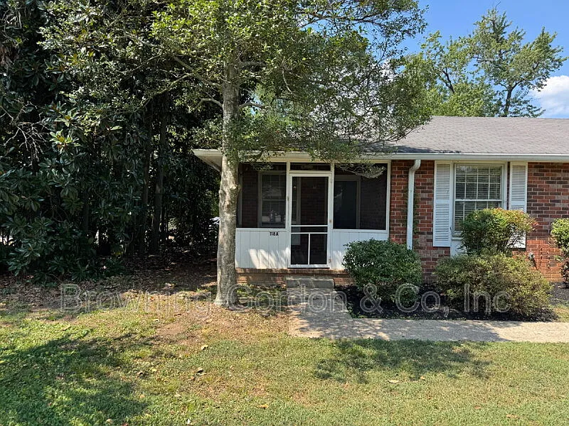 2 bed, 1.0 bath, 800 sqft, $1,950 — Photo 1