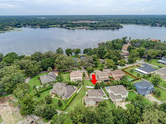 2nd image of 14721 Lake Magdalene Cir