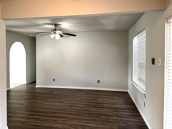 4th image of 2509 Willow Ln