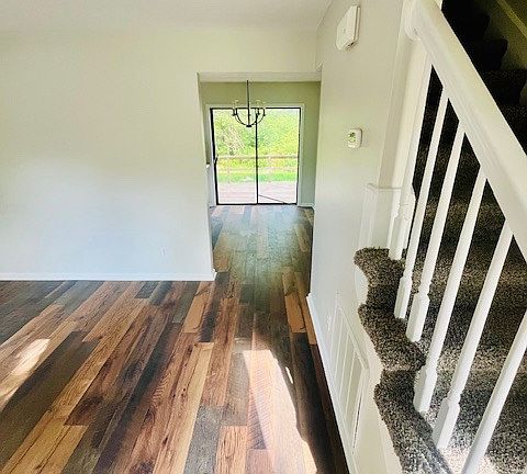 4th image of 204 Brookshore Ave