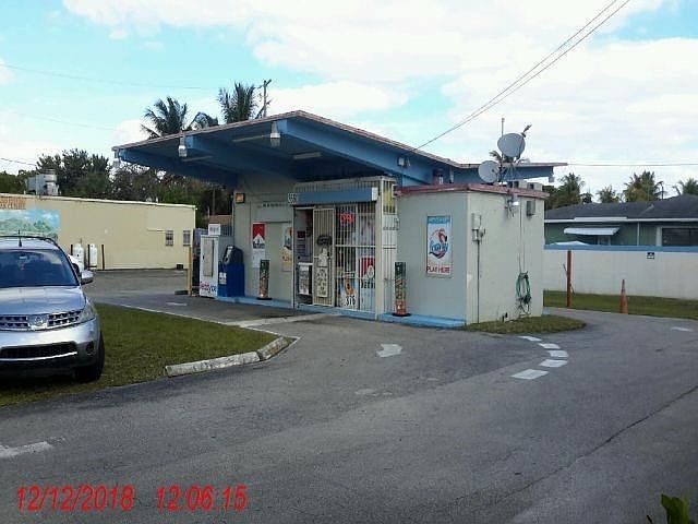 1st image of 2690 N Andrews Ave