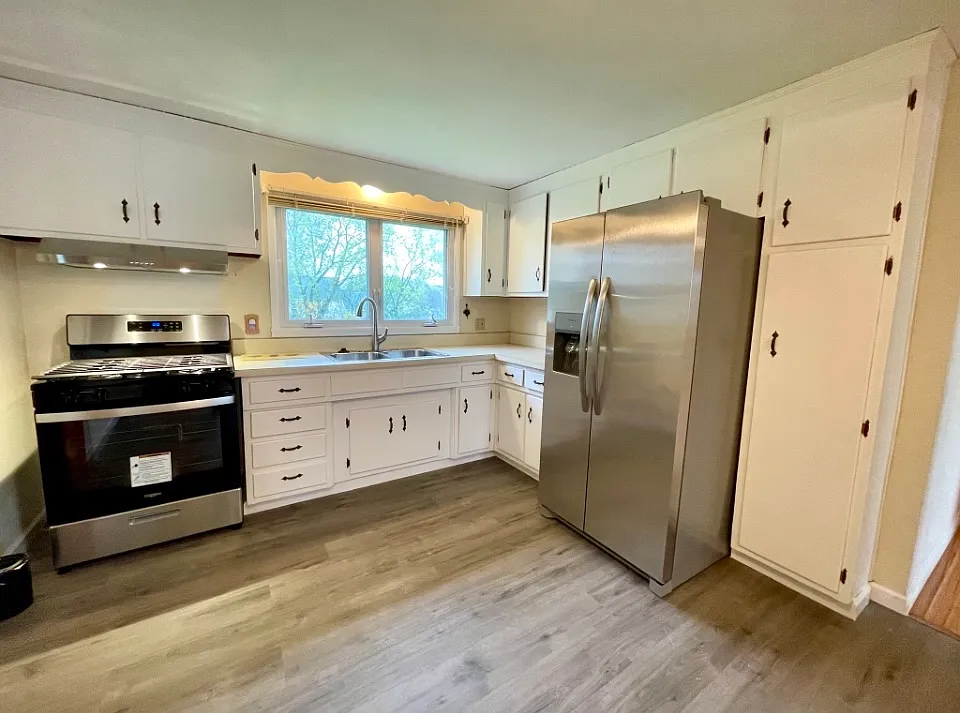 3 bed, 988 sqft, $2,000 — Photo 2